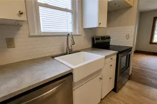 2201 Delaware Ave, New Castle, PA 16105 - Photo 16