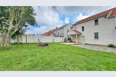 2201 Delaware Ave, New Castle, PA 16105 - Photo 10