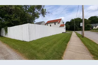 2201 Delaware Ave, New Castle, PA 16105 - Photo 4