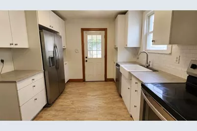 2201 Delaware Ave, New Castle, PA 16105 - Photo 18