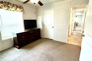 129 Trinidad St, Penn Township, PA 16002 - Photo 6