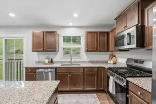 174 Olivia Dr, Center Township, PA 15061 - Photo 10
