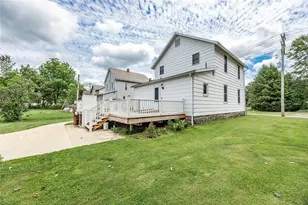 225 E Pine St, Grove City Boro, PA 16127 - Photo 4