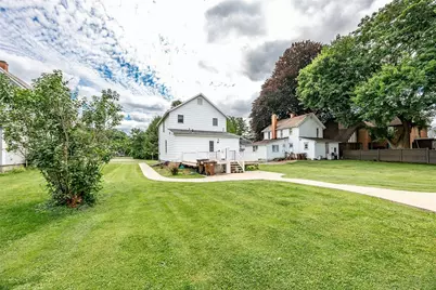 225 E Pine St, Grove City Boro, PA 16127 - Photo 4