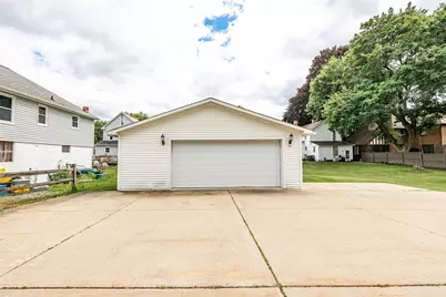 225 E Pine St, Grove City Boro, PA 16127 - Photo 6