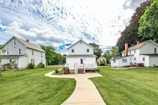 225 E Pine St, Grove City Boro, PA 16127 - Photo 6