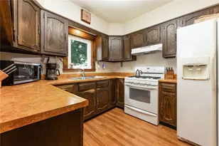 225 E Pine St, Grove City Boro, PA 16127 - Photo 24