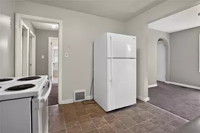 2137 Village Dr, Pittsburgh, PA 15221 - Photo 14