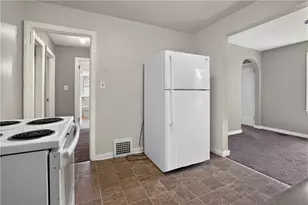 2137 Village Dr, Pittsburgh, PA 15221 - Photo 14