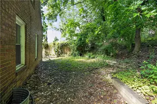 2137 Village Dr, Pittsburgh, PA 15221 - Photo 36