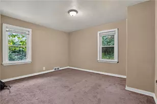 2137 Village Dr, Pittsburgh, PA 15221 - Photo 20