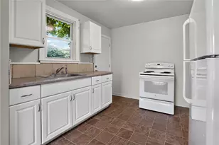 2137 Village Dr, Pittsburgh, PA 15221 - Photo 16