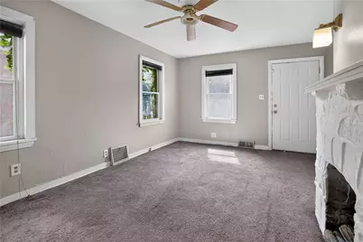 2137 Village Dr, Pittsburgh, PA 15221 - Photo 8