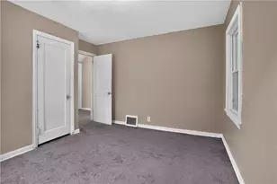 2137 Village Dr, Pittsburgh, PA 15221 - Photo 24