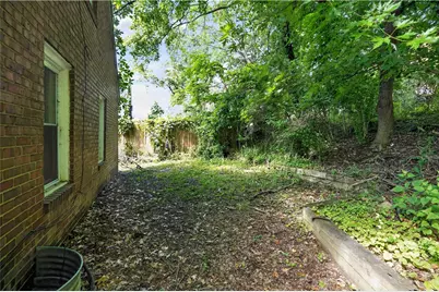 2137 Village Dr, Pittsburgh, PA 15221 - Photo 36