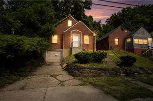 2137 Village Dr, Pittsburgh, PA 15221 - Photo 4