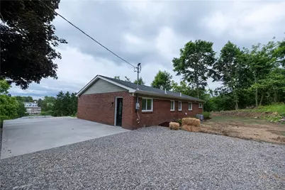 1165 Kings Ln, Coraopolis, PA 15108 - Photo 2
