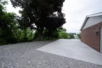 1165 Kings Ln, Coraopolis, PA 15108 - Photo 4
