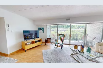 2120 Greentree Road #102E, Scott Township, PA 15220 - Photo 6