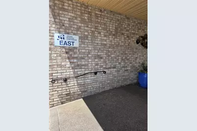 2120 Greentree Road #102E, Scott Township, PA 15220 - Photo 2