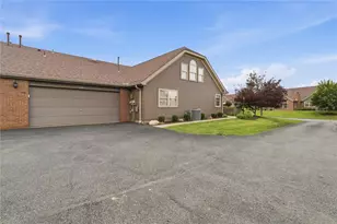 6380 Jefferson Pointe Cir, Jefferson Hills, PA 15025 - Photo 2