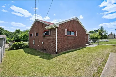 211 E South St, Carmichaels-Cumberland, PA 15320 - Photo 2
