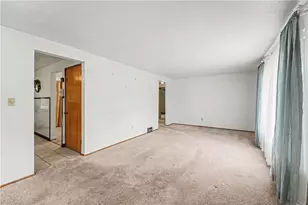 104 Longmount Dr, Ross Twp, PA 15214 - Photo 4