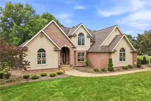 982 Lexington Dr, Hermitage, PA 16148 - Photo 2