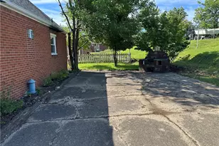 1311 Athalia Ave, Monessen, PA 15062 - Photo 20