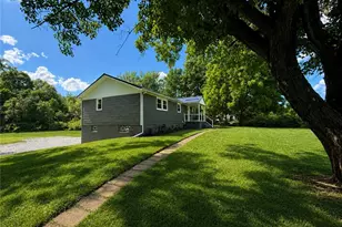 141 Lakeside Dr, Neshannock Township, PA 16105 - Photo 2