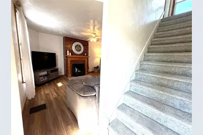 2067 Broadway Ave, Hempfield Township, PA 15601 - Photo 10