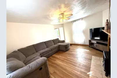 2067 Broadway Ave, Hempfield Township, PA 15601 - Photo 8