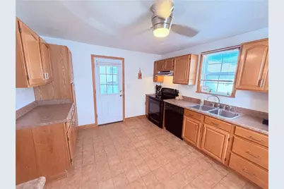 2067 Broadway Ave, Hempfield Township, PA 15601 - Photo 4
