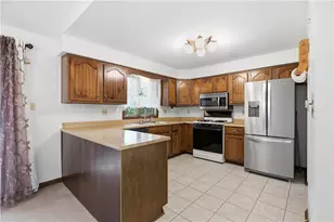 1721 Grovecrest Dr, Pittsburgh, PA 15239 - Photo 10