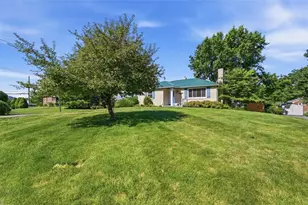 9117 Plateau Dr, Pittsburgh, PA 15237 - Photo 2