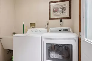 2414 Wedgewood Dr, Pittsburgh, PA 15090 - Photo 16