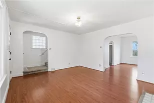 240 Ridgewood Ave, Pittsburgh, PA 15229 - Photo 10