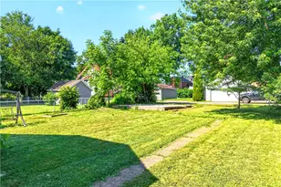 2007 Delaware Ave, New Castle, PA 16105 - Photo 6