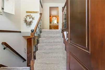 118 Merwood Dr, Ross Twp, PA 15214 - Photo 2