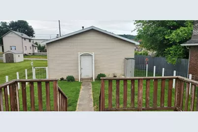 386 Pittsburgh Circle, Ellwood City, PA 16117 - Photo 6