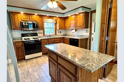 268 Holyoke Road, Center Township, PA 16001 - Photo 6