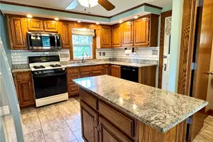 268 Holyoke Rd, Center Township, PA 16001 - Photo 6