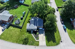 279 Southward Dr, Moon/Crescent Twp, PA 15108 - Photo 4