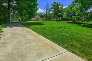 201 Center Ave, Oakdale, PA 15071 - Photo 38