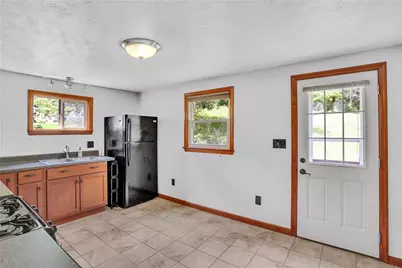 2404 Marble Ln, Pittsburgh, PA 15143 - Photo 8