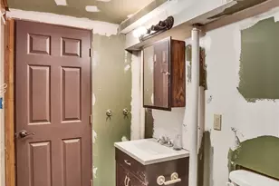 2404 Marble Ln, Pittsburgh, PA 15143 - Photo 22