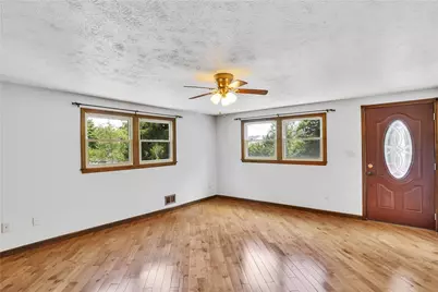 2404 Marble Ln, Pittsburgh, PA 15143 - Photo 6