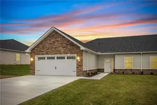334 Cherokee Dr, Chippewa Township, PA 15010 - Photo 1