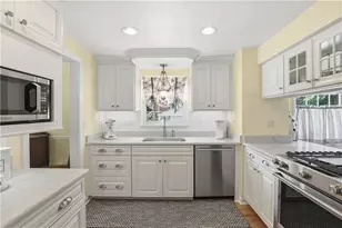 328 Canterbury Dr, Pittsburgh, PA 15238 - Photo 8