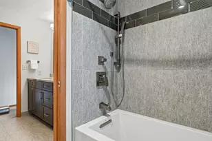 2360 W Gate Dr, Pittsburgh, PA 15237 - Photo 24